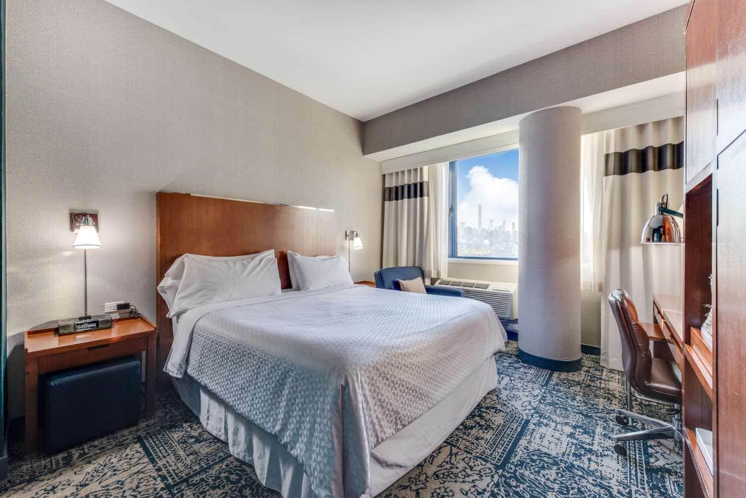 Vista Lic Hotel, Premier Collection By Best Western New York City Exterior photo