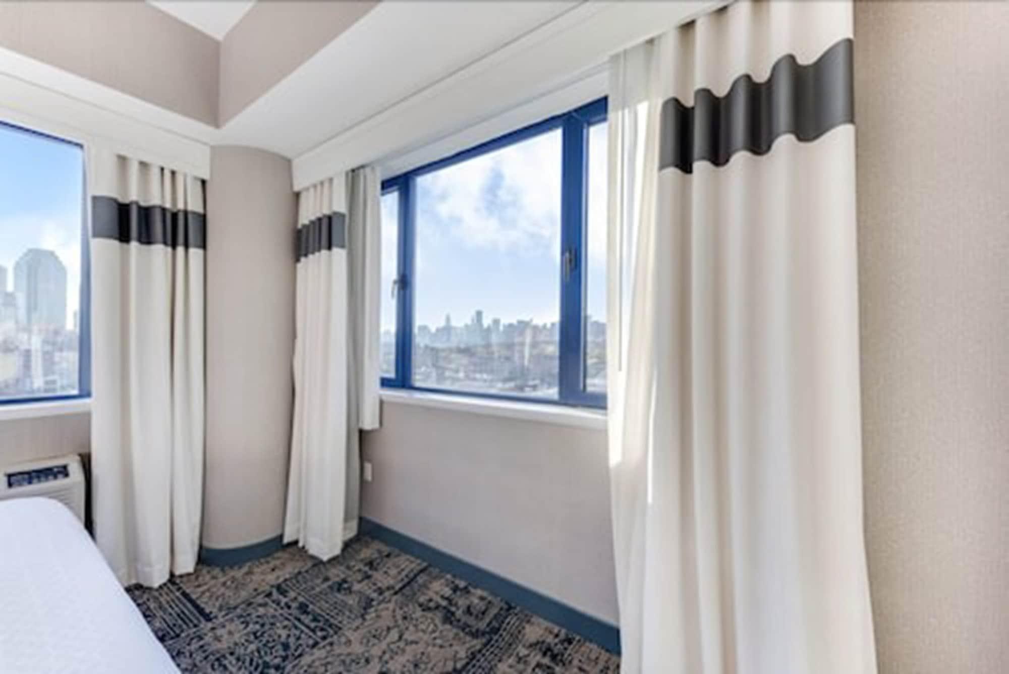 Vista Lic Hotel, Premier Collection By Best Western New York City Exterior photo