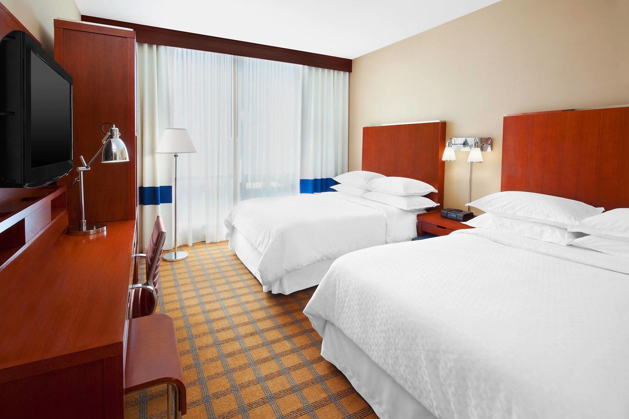 Vista Lic Hotel, Premier Collection By Best Western New York City Exterior photo