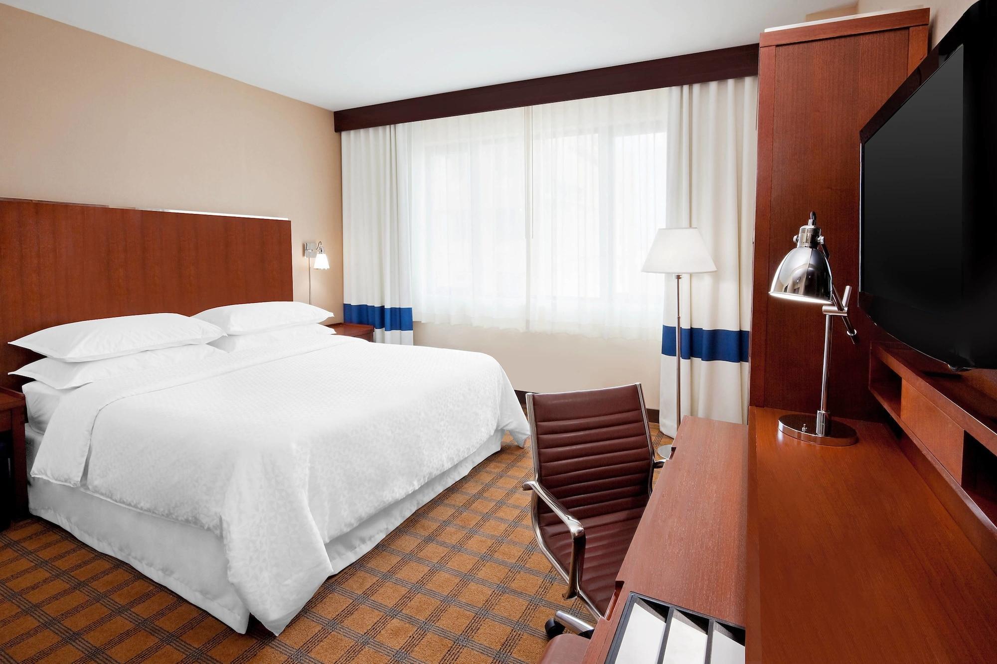 Vista Lic Hotel, Premier Collection By Best Western New York City Exterior photo