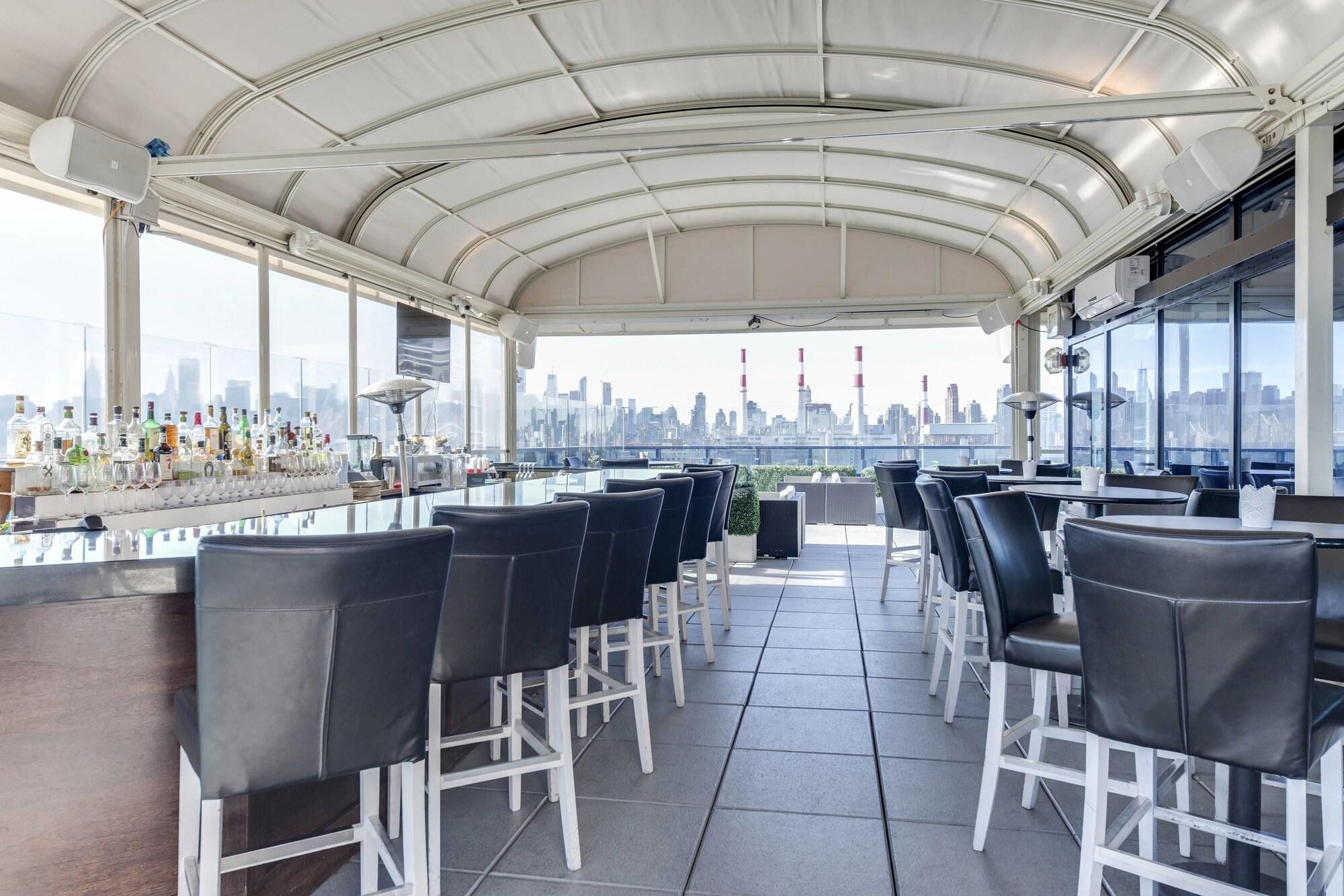 Vista Lic Hotel, Premier Collection By Best Western New York City Exterior photo