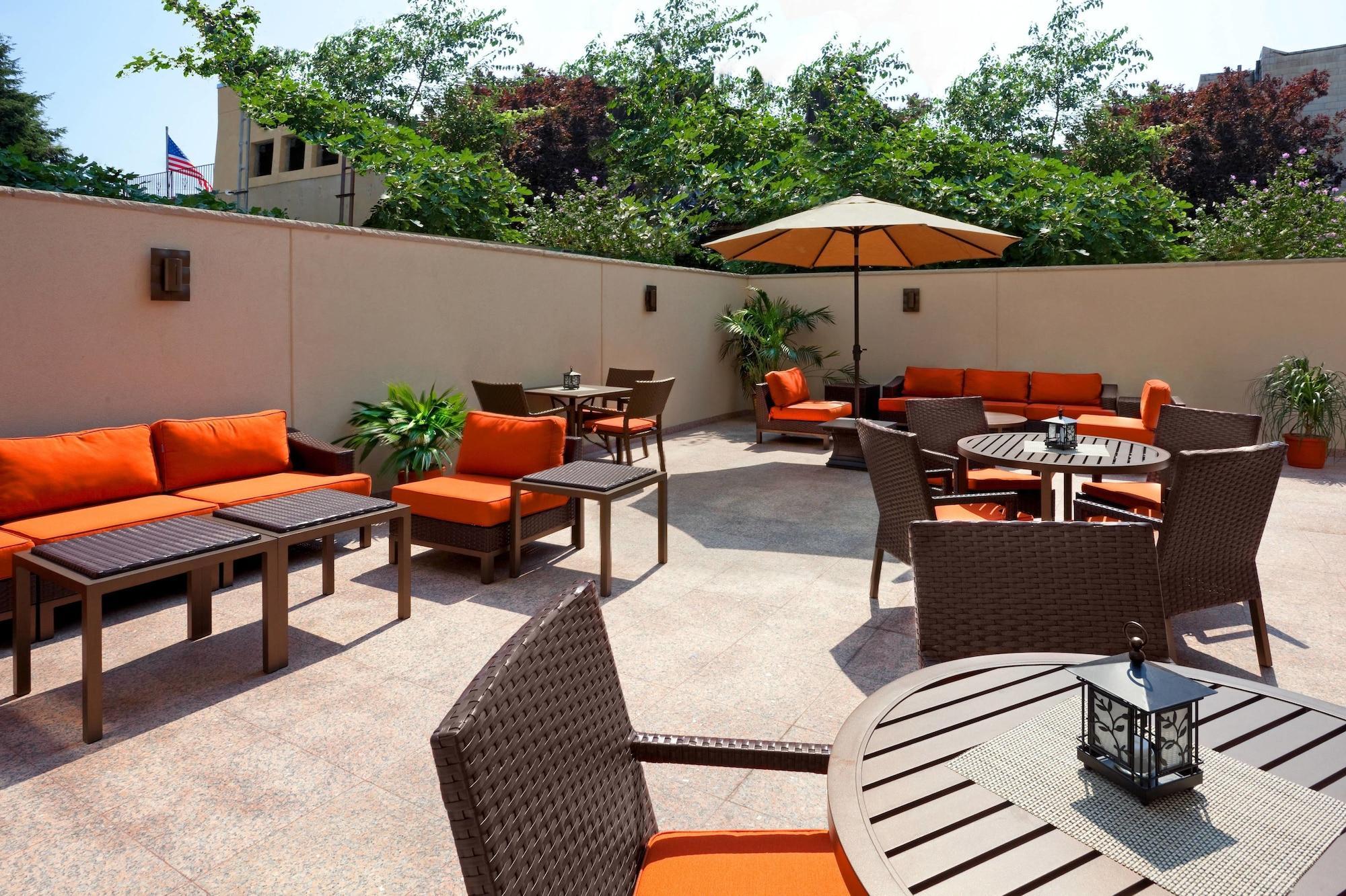 Vista Lic Hotel, Premier Collection By Best Western New York City Exterior photo