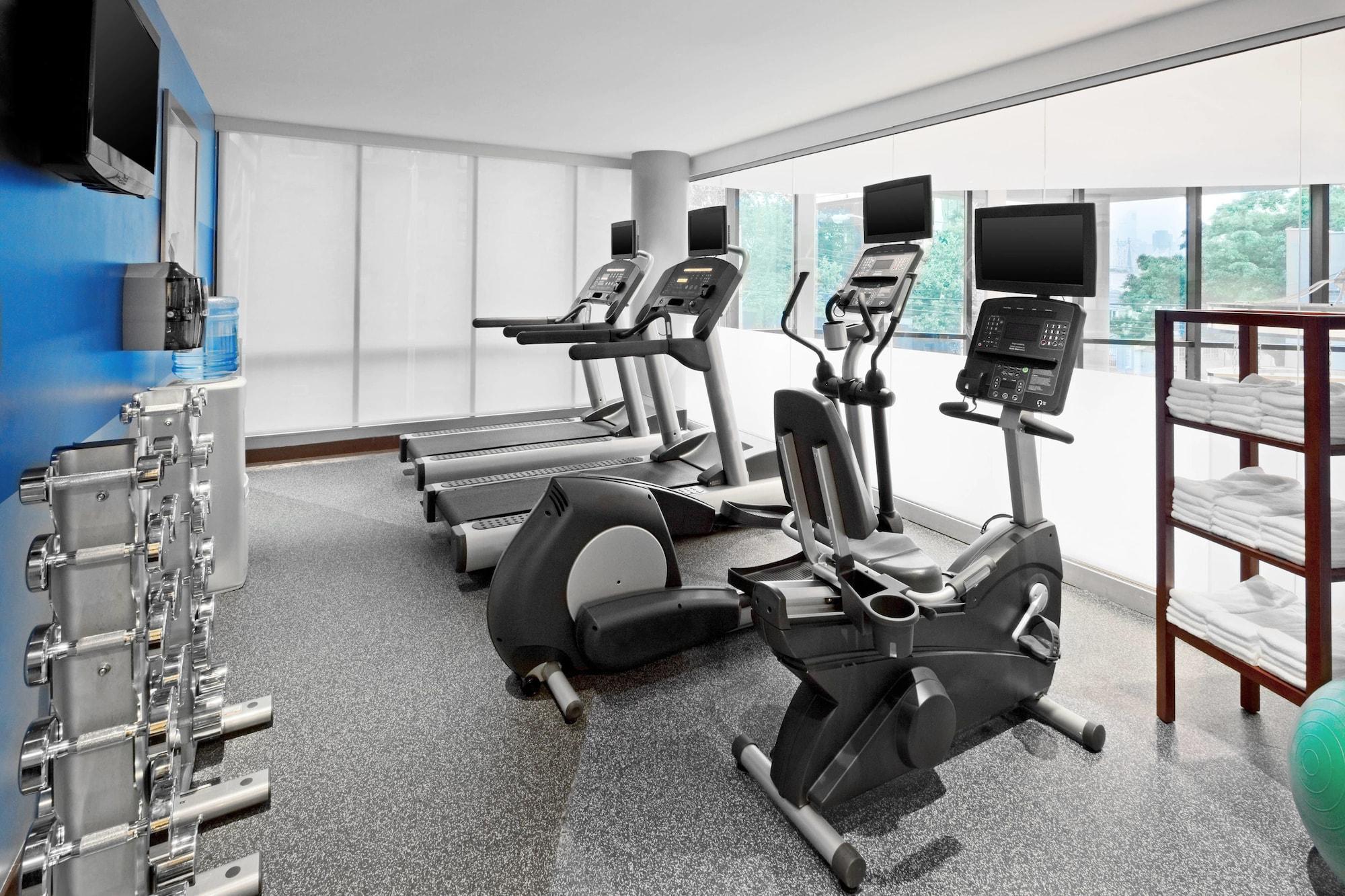 Vista Lic Hotel, Premier Collection By Best Western New York City Exterior photo