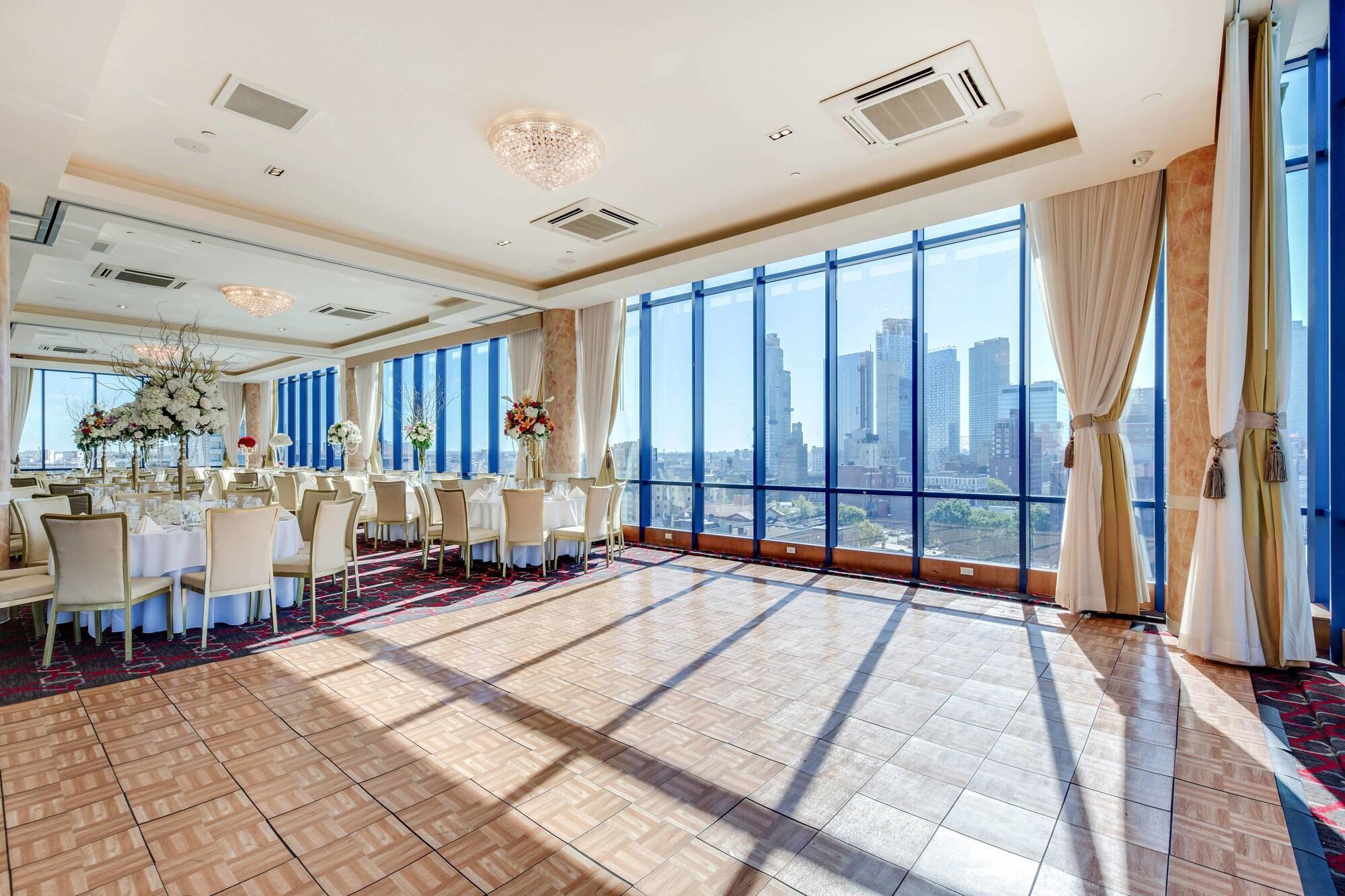 Vista Lic Hotel, Premier Collection By Best Western New York City Exterior photo